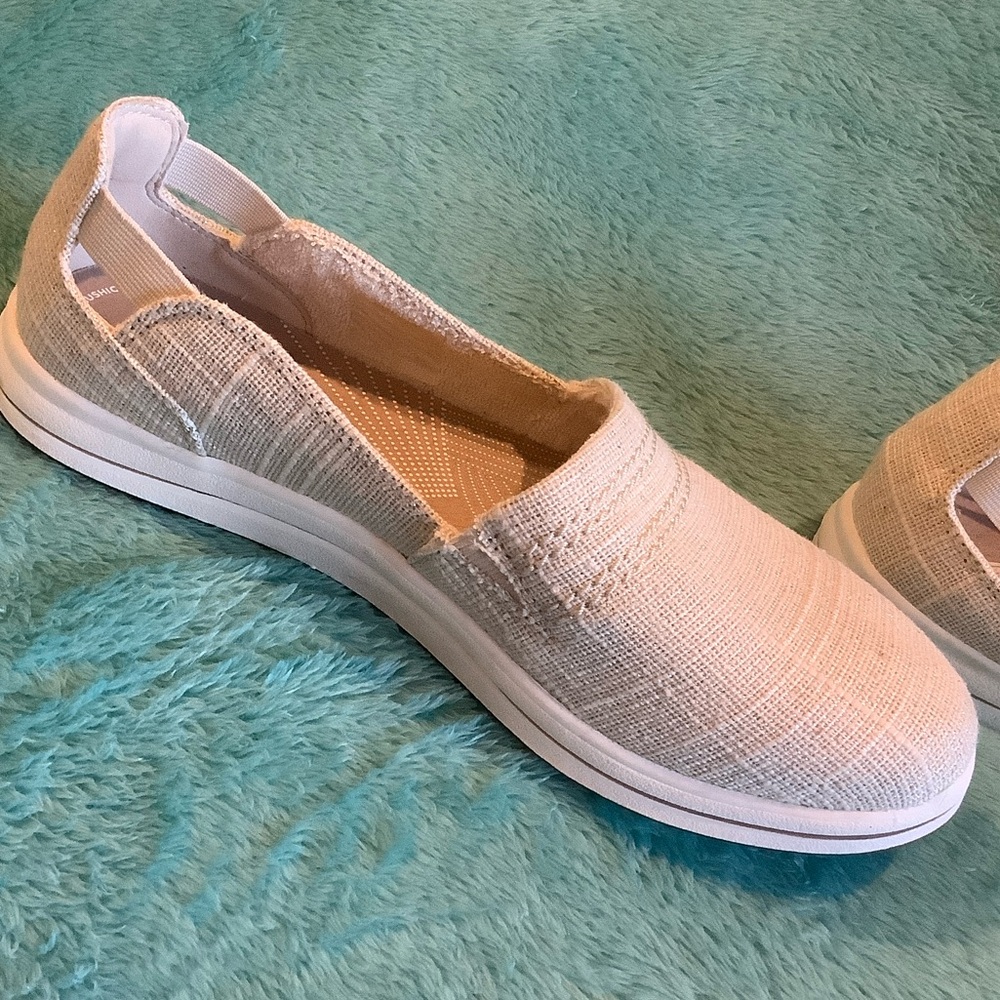 Clarks Women's Beige Cloudsteppers Loafers NWOT Size 6.5 - Picture 8 of 12